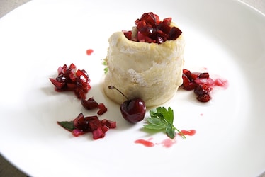 Persico africano con salsa fredda di ciliegie