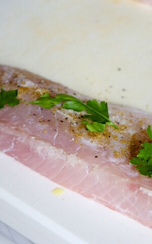 Preparazione Persico africano con salsa fredda di ciliegie - Fase 1