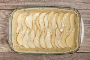 Preparazione Quiche con pere, salvia e fontina - Fase 3