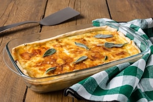 Preparazione Quiche con pere, salvia e fontina - Fase 5