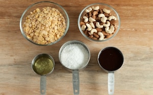 Preparazione Sbriciolata semi e noci con purea di albicocca - Fase 2