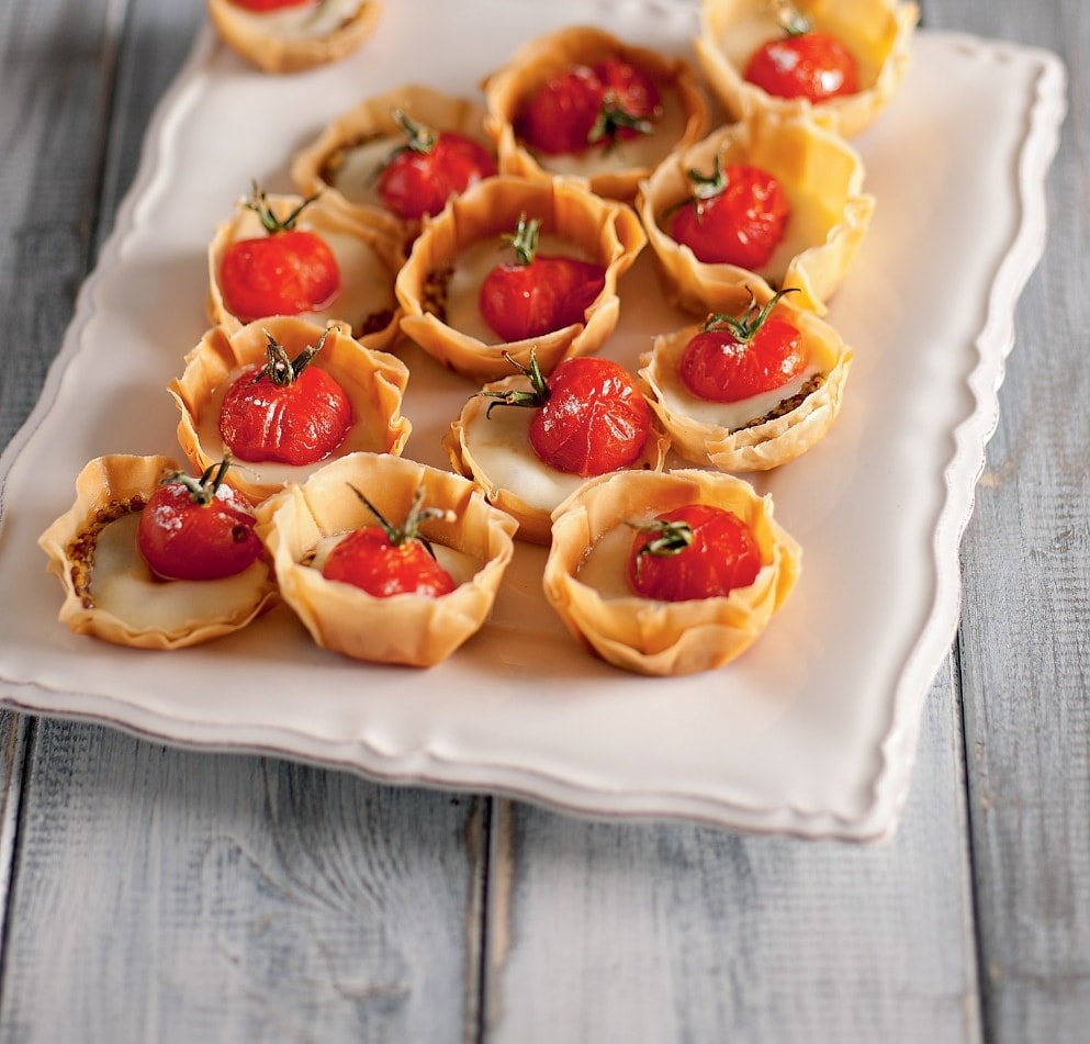 Tartelette con pomodorini canditi al rosmarino ricetta
