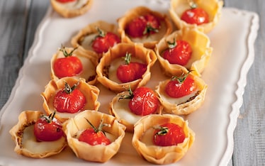 Tartelette con pomodorini canditi al rosmarino