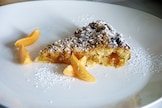Torta di albicocche con crumble al cocco