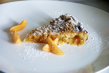 Torta di albicocche con crumble al cocco