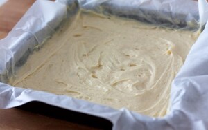 Preparazione Torta morbida alle pesche bianche con glassa ai fiori d'arancio - Fase 3