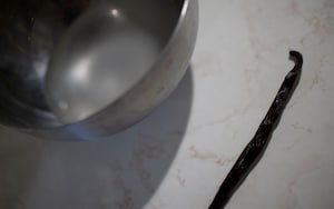 Preparazione Tortelli croccanti d'albicocche e zenzero, salsa al cioccolato bianco al pepe - Fase 1