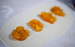 Preparazione Tortelli croccanti d'albicocche e zenzero, salsa al cioccolato bianco al pepe - Fase 4