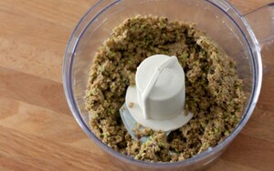 Preparazione Zuppa fredda di albicocche, robiola di Roccaverano e crumble ai pistacchi - Fase 5