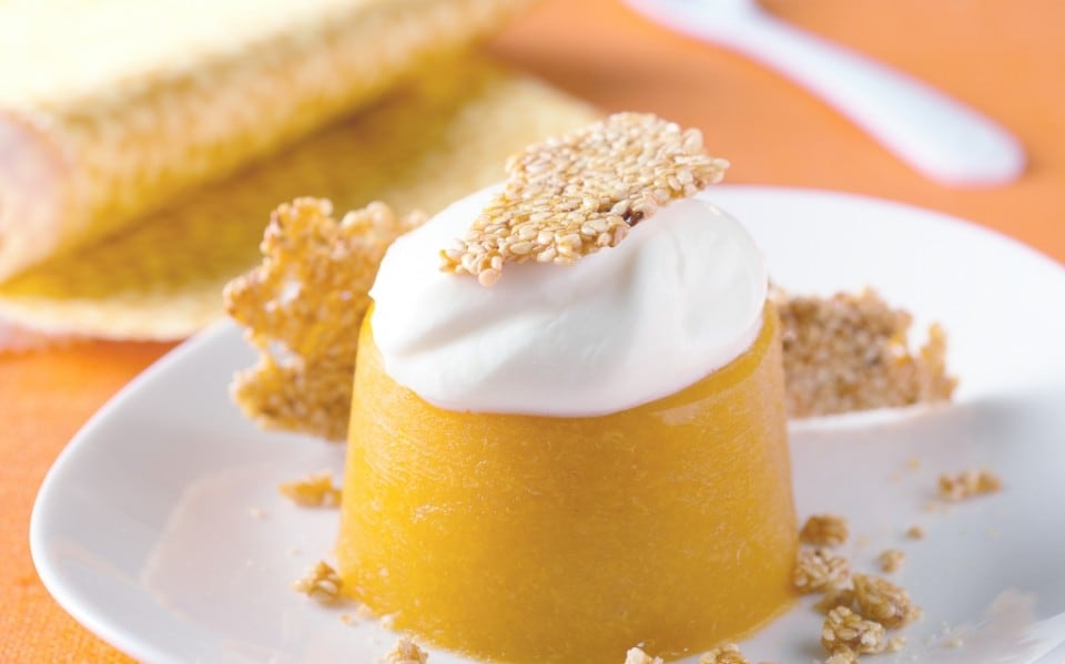 Budino di albicocche con croccante di sesamo ricetta