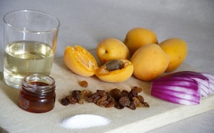 Preparazione Chutney di albicocche e uvetta - Fase 1