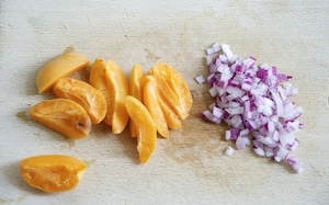 Preparazione Chutney di albicocche e uvetta - Fase 1