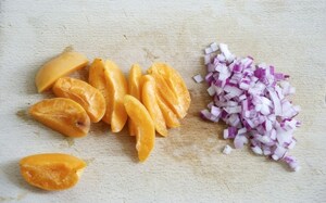Preparazione Chutney di albicocche e uvetta - Fase 2