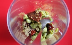 Preparazione Cialdine ai semi di lino con fave e noci - Fase 2