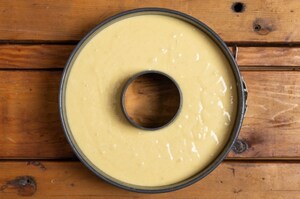 Preparazione Ciambellone allo yogurt - Fase 2