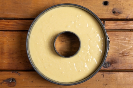 Preparazione Ciambellone allo yogurt - Fase 2 Preparazione Ciambellone allo yogurt - Fase 2