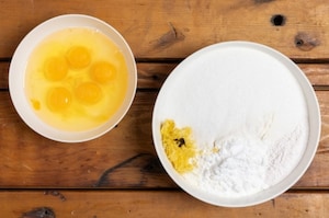 Preparazione Ciambellone allo yogurt - Fase 1