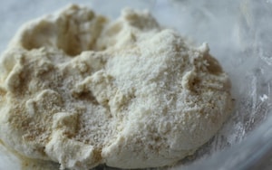 Preparazione Gnocchi di ricotta al sugo di zucchine e pomodori - Fase 1