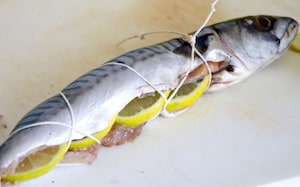 Preparazione Sgombro al limone e peperoncino - Fase 2