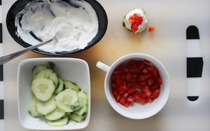 Preparazione Cetrioli con ricotta al limone e peperone rosso - Fase 2