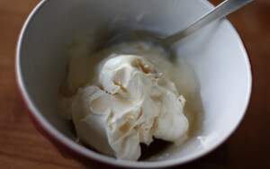 Preparazione Fichi caramellati con crema mascarpone-yogurt - Fase 4