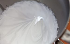 Preparazione Île flottante con coulis di fichi d'India - Fase 4