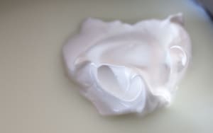 Preparazione Île flottante con coulis di fichi d'India - Fase 5