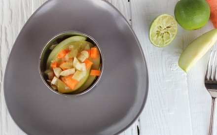 Preparazione Insalata di frutta e verdura con tè bianco e lime - Fase 2 Preparazione Insalata di frutta e verdura con tè bianco e lime - Fase 2