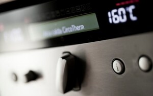 Preparazione Maiale in crosta d'erbe con salsa al miele e peperoncino - Fase 2