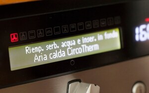 Preparazione Maiale in crosta d'erbe con salsa al miele e peperoncino - Fase 5