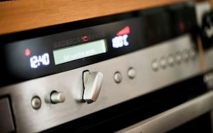 Preparazione Maiale in crosta d'erbe con salsa al miele e peperoncino - Fase 8