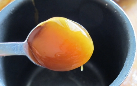 Preparazione Maiale in crosta d'erbe con salsa al miele e peperoncino - Fase 10 Preparazione Maiale in crosta d'erbe con salsa al miele e peperoncino - Fase 10