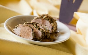 Preparazione Maiale in crosta d'erbe con salsa al miele e peperoncino - Fase 10