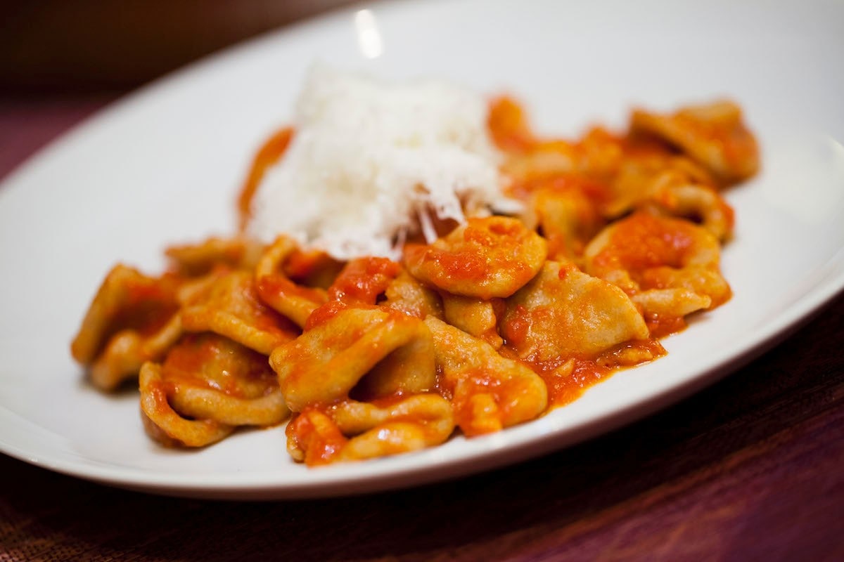 Orecchiette al sugo con cacioricotta ricetta