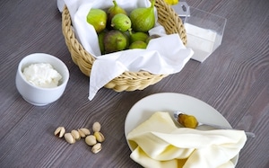 Preparazione Sfoglia con ricotta al limone, fichi al forno e pistacchi - Fase 1