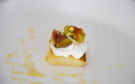 Preparazione Sfoglia con ricotta al limone, fichi al forno e pistacchi - Fase 3 Preparazione Sfoglia con ricotta al limone, fichi al forno e pistacchi - Fase 3