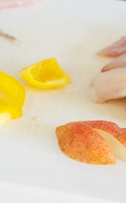 Preparazione Spiedino di coda di rospo con pere e peperoni - Fase 1 Preparazione Spiedino di coda di rospo con pere e peperoni - Fase 1