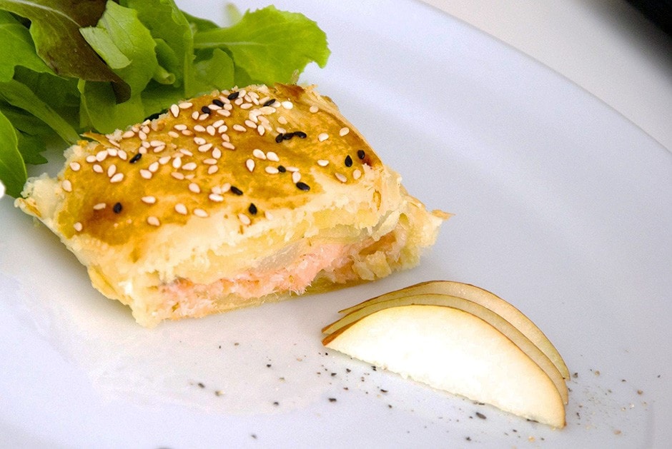 Strudel di salmone, pere e mandorle ricetta