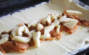 Preparazione Strudel di salmone, pere e mandorle - Fase 1