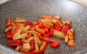 Preparazione Tempeh saltato con verdure, zenzero e salsa di soia - Fase 1