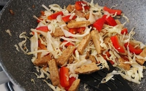 Preparazione Tempeh saltato con verdure, zenzero e salsa di soia - Fase 2
