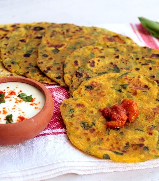 Thepla di spinaci, pani indiani alla santoreggia ricetta