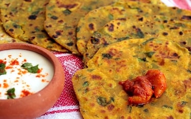 Thepla di spinaci, pani indiani alla santoreggia