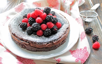 Torta al cioccolato fondente e frutti di bosco