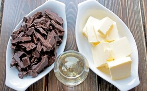 Preparazione Torta al cioccolato fondente e frutti di bosco - Fase 1