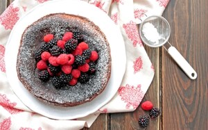 Preparazione Torta al cioccolato fondente e frutti di bosco - Fase 4