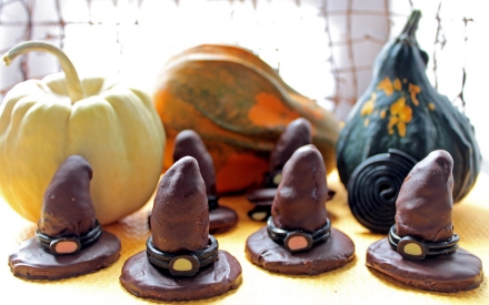 Preparazione Cappelli della strega di Halloween - Fase 3 Preparazione Cappelli della strega di Halloween - Fase 3