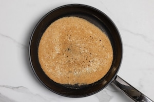 Preparazione Fusilloni con uovo, pecorino e pane tostato - Fase 1