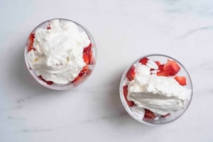 Preparazione Mini Pavlova con fragole e lamponi - Fase 3