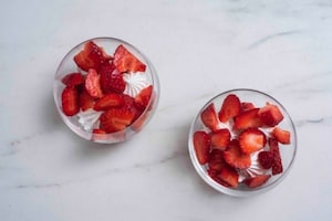 Preparazione Mini Pavlova con fragole e lamponi - Fase 2